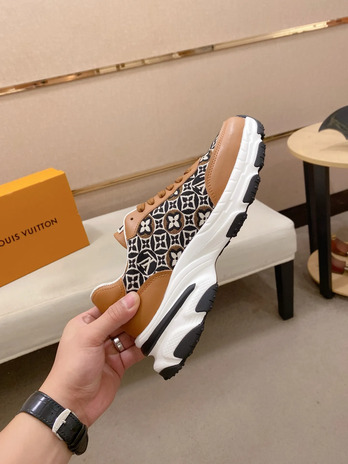 Men's shoes 442💰louis vuitton (Louis Vuitton/lv)🔍🔍The new counters are on sale at the same time. The uppers are imported from Italy. ⃣️Re-engraved🇮🇹💪💪, ⚠Sole: The original sole is specially provided by the original factory, the exclusive movable molded sole is super comfortable, ⚠Original and single goods 🔍high quality, you can enter and leave the counter at will, welcome to compare⚠. Code number: 38-44 (45/customized, non-refundable)